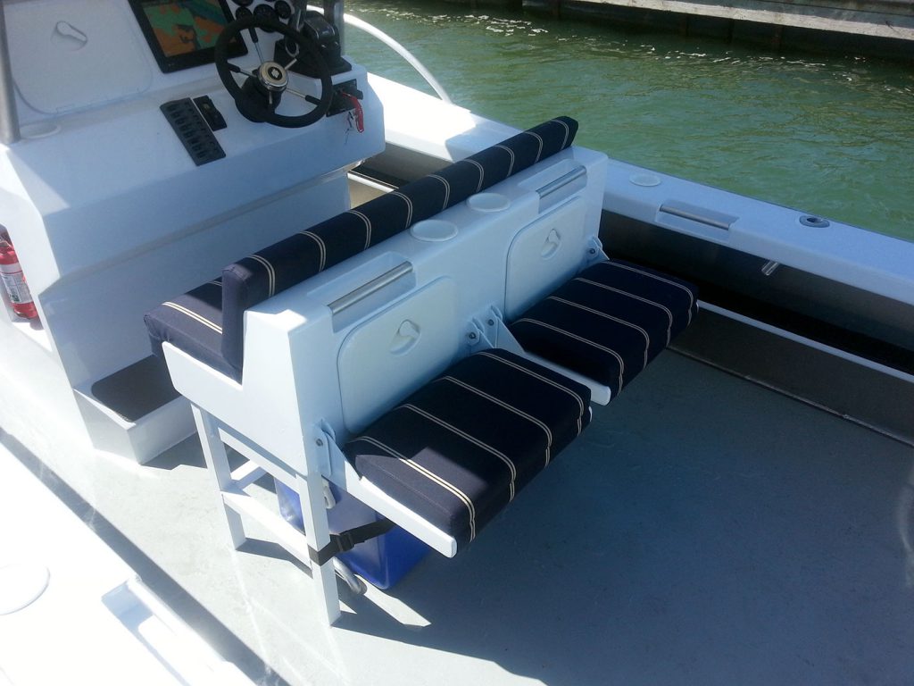 Kingfisher 670 Centre Console Powercat