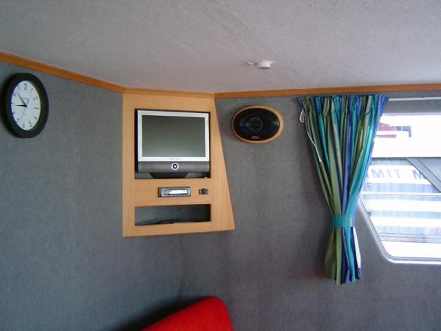 Leisure Cat Houseboats 11-12m Leisure Cat Houseboats