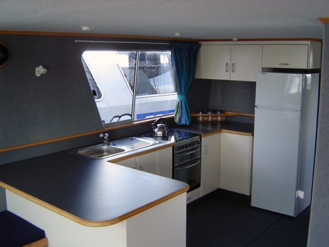 Leisure Cat Houseboats 11-12m Leisure Cat Houseboats