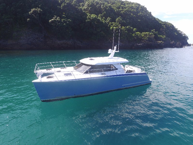 Kingfisher 1200 Displacement Powercat